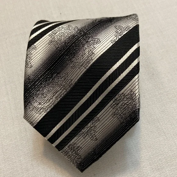 Krimson By Kwame Mens Black & Gray 100% Silk Hand Made Luxury Mens Tie -EUC